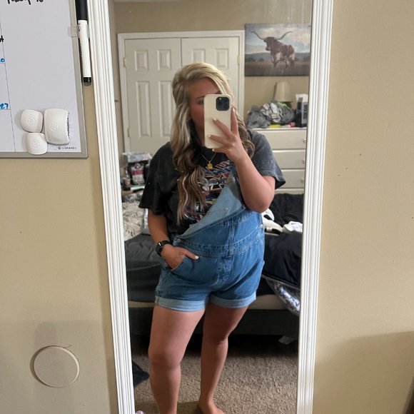 Old Navy short overalls - Picture 2 of 3